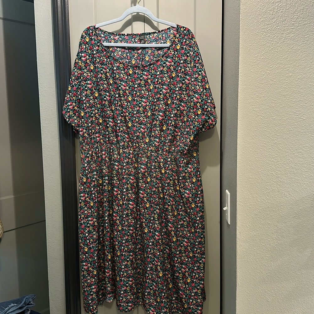 SHEIN 5XL floral dress with pockets.